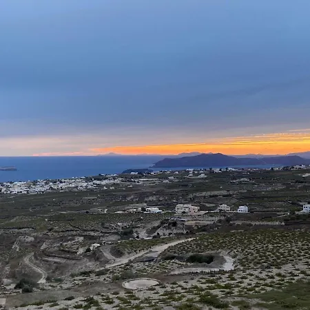 Ena Santorini Pyrgos Kallistis